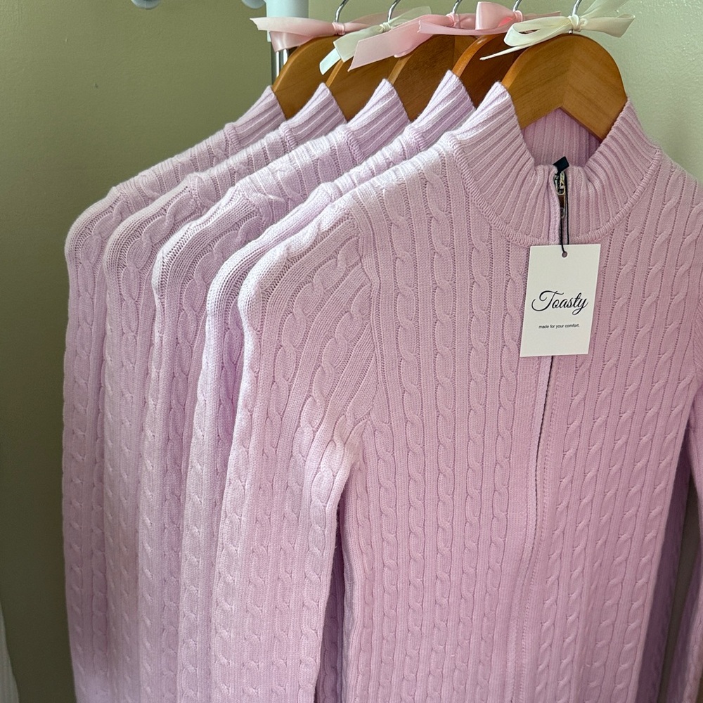 Women's Cable Knit Sweater - Light Pink
